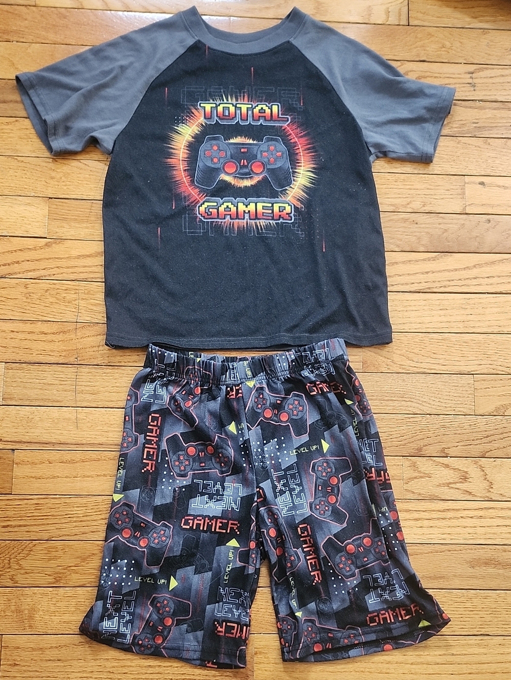 Place Boy's Black & Gray 'Total Gamer' Graphic Pajama Set; Med 7/8